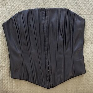 Emory Park Sleek Black Top